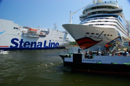 AIDAmar am Cruiseterminal in Warnemünde