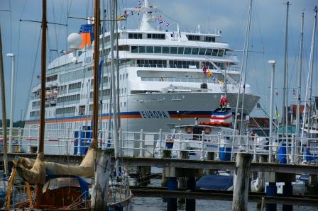 MS Europa im Hafen