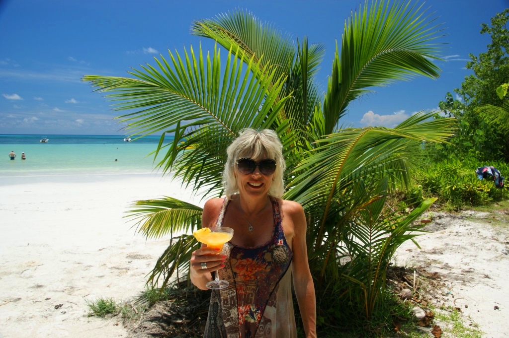 Simone Pawlitz am Strand von Praslin