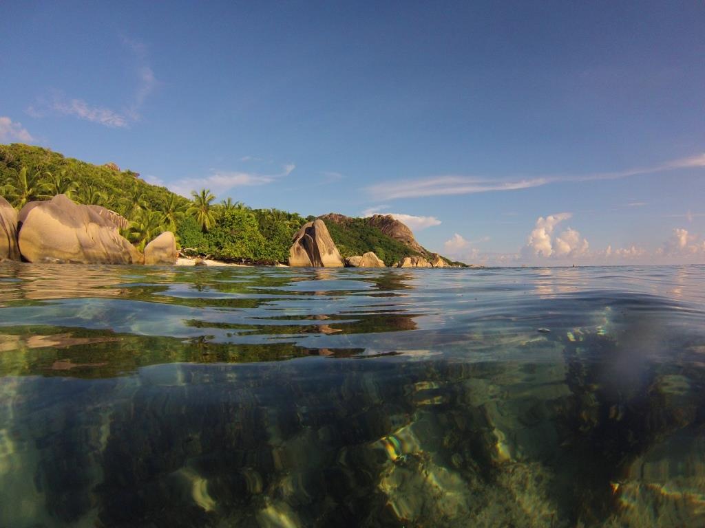 Strand von La Digue auf den Sychellen