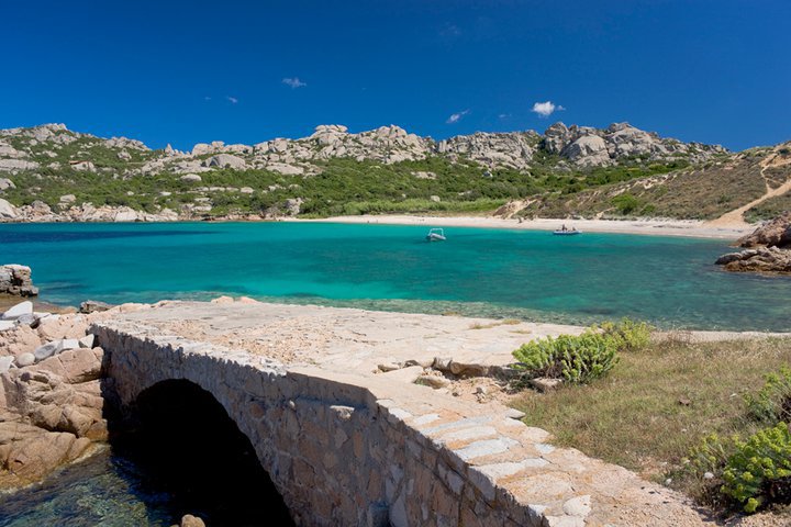 Bucht und Brücke