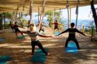 Yoga im Tuch im Robinson Club Sarigerme Park aus dem Tuch 4