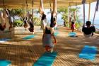 Yoga im Tuch im Robinson Club Sarigerme Park aus dem Tuch 6